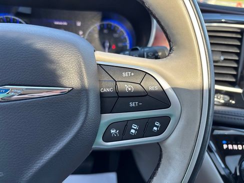 Used 2017 Chrysler Pacifica Limited w/ UConnect Theater Package FWD image 38