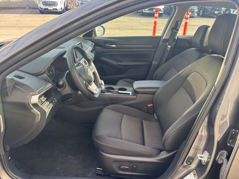 Used 2025 Nissan Altima 2.5 SV image 27