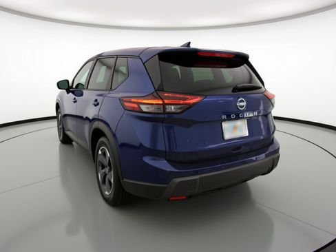Used 2025 Nissan Rogue SV image 6