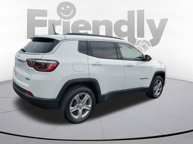 Used 2023 Jeep Compass Latitude w/ Convenience Group AWD/4WD image 5