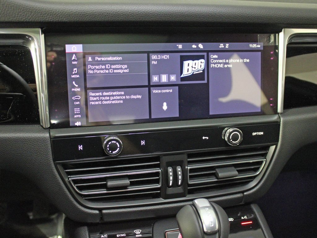 Certified 2026 Porsche Macan AWD/4WD image 25