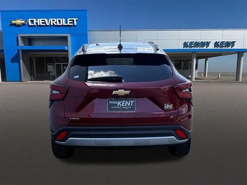 Certified 2025 Chevrolet Trax LT w/ Driver Confidence Package FWD image 9