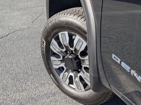 Used 2024 GMC Sierra 2500 Denali w/ Denali Reserve Package image 8