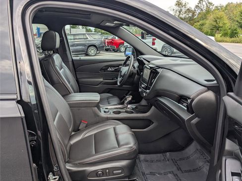 Used 2023 Chevrolet Traverse RS image 11