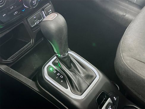 Used 2021 Jeep Renegade Latitude image 16