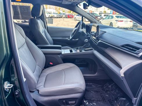 Used 2024 Toyota Sienna Limited image 19