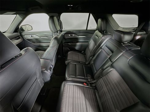 Used 2025 Ford Explorer ST-Line w/ ST-Line Street Pack image 23