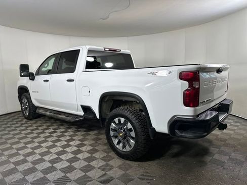 Used 2022 Chevrolet Silverado 2500 Custom w/ Custom Value Package image 5