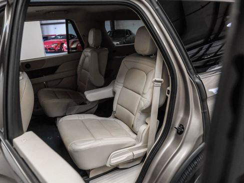 Used 2020 Lincoln Navigator 2WD image 35