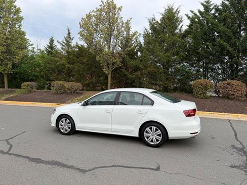 Used 2017 Volkswagen Jetta S image 3