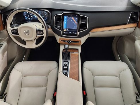 Used 2021 Volvo XC90 T6 Momentum w/ Advanced Package image 4