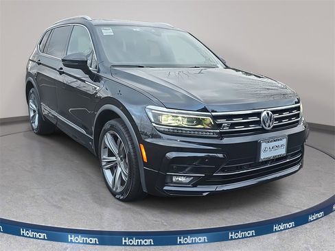Used 2019 Volkswagen Tiguan S image 3