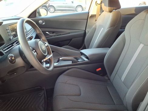 Used 2025 Hyundai Elantra SE FWD image 10
