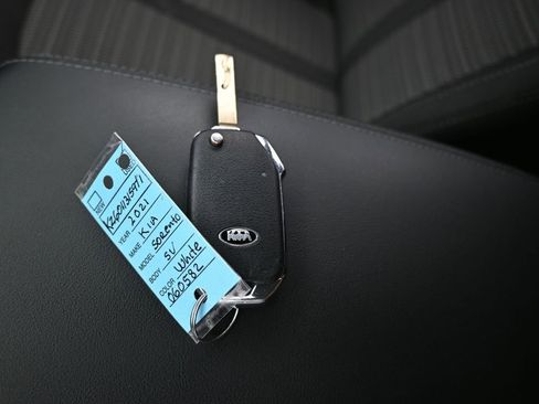 Used 2021 Kia Sorento LX image 19