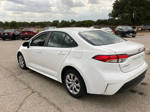 Used 2025 Toyota Corolla LE FWD image 6