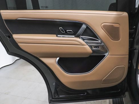 Used 2023 Land Rover Range Rover Long Wheelbase Autobiography image 16