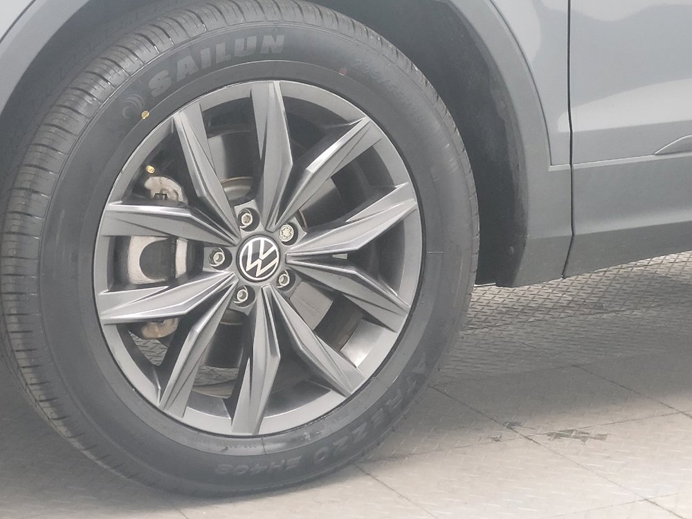 Used 2024 Volkswagen Tiguan SE FWD image 31