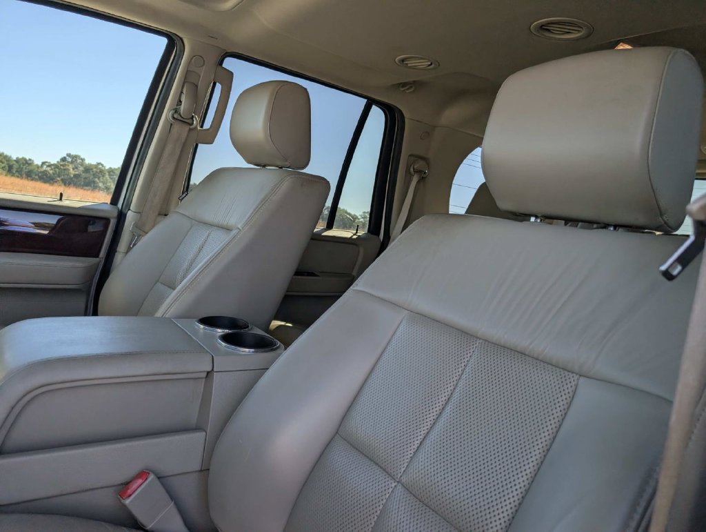 Used 2014 Lincoln Navigator 2WD image 19