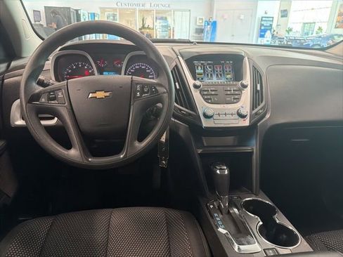 Used 2017 Chevrolet Equinox LS FWD image 23