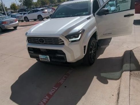 Used 2026 Toyota 4Runner Platinum AWD/4WD image 9