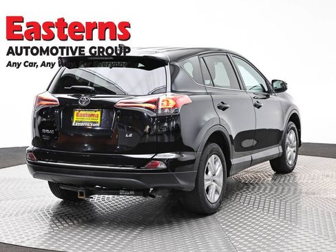 Used 2018 Toyota RAV4 LE w/ All Weather Liner Package FWD image 5