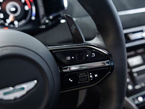 Used 2025 Aston Martin Vanquish RWD image 41