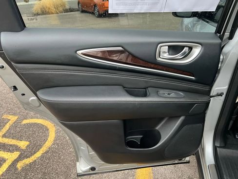 Used 2017 INFINITI QX60 FWD w/ Deluxe Technology Package image 31