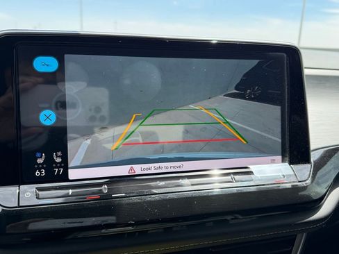 Used 2025 Volkswagen Atlas Cross Sport SE FWD image 22