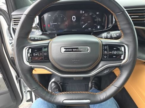 Used 2025 Jeep Grand Wagoneer L Series III w/ Rear Seat Video Group 1 AWD/4WD image 18