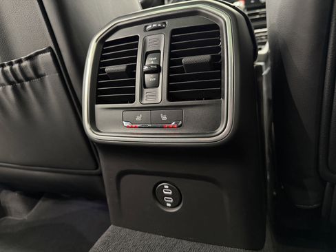 Certified 2025 Porsche Macan image 21