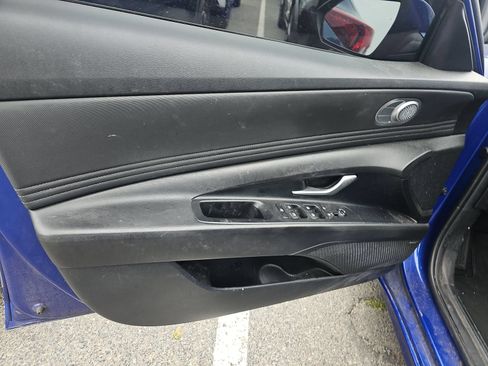 Used 2023 Hyundai Elantra Limited FWD image 11