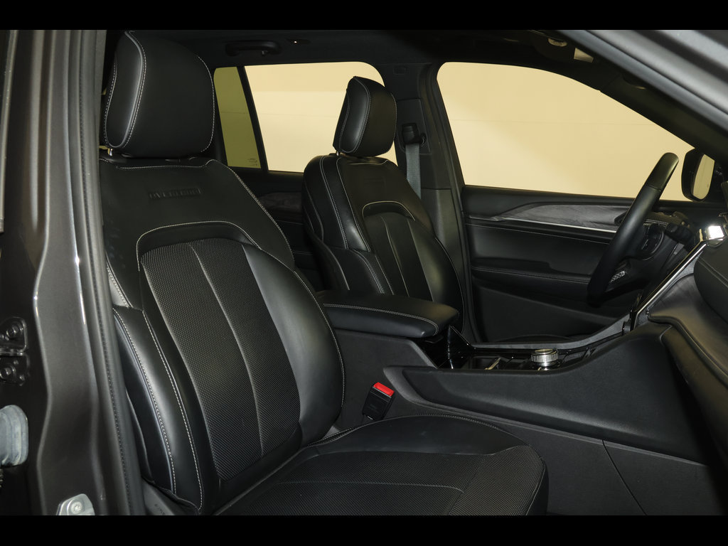 Used 2022 Jeep Grand Cherokee Overland AWD/4WD image 33