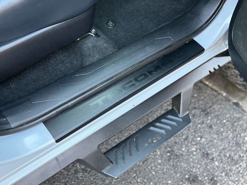 Used 2019 Toyota Tacoma TRD Off-Road image 40