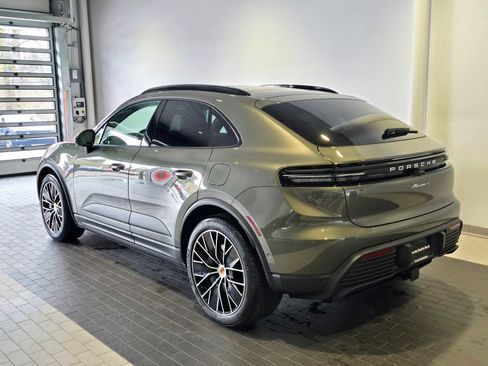 New 2026 Porsche Macan 4 Electric image 3