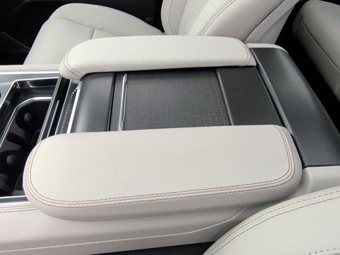 New 2026 Jeep Grand Wagoneer Summit AWD/4WD image 38