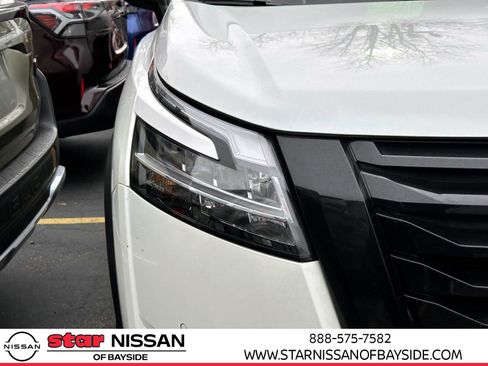 Certified 2024 Nissan Pathfinder SL w/ Black Appearance Package image 6