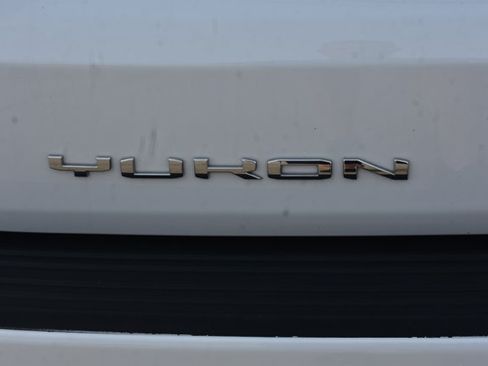 Used 2024 GMC Yukon SLT w/ SLT Luxury Package AWD/4WD image 7
