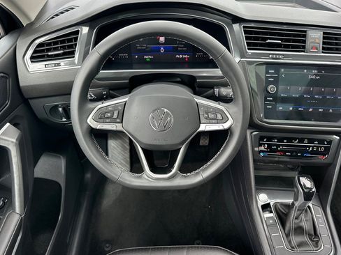 Used 2023 Volkswagen Tiguan SE w/ Panoramic Sunroof Package FWD image 14