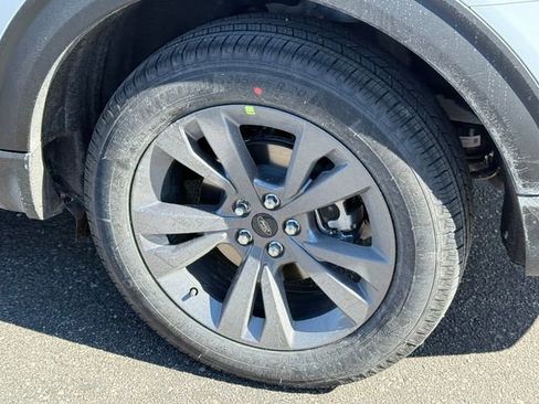 New 2026 Ford Explorer Active w/ Active Comfort Package image 10