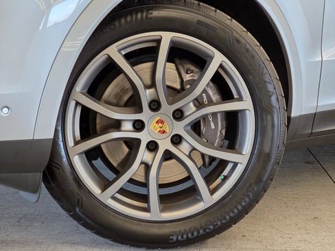 Certified 2024 Porsche Cayenne Coupe AWD/4WD image 24