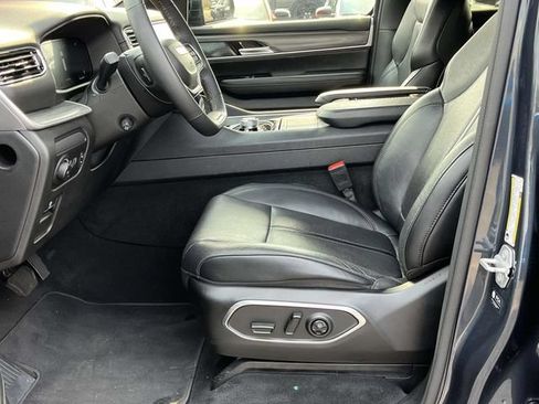 Used 2024 Jeep Wagoneer Series II AWD/4WD image 13