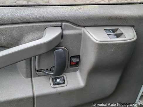 Used 2019 Chevrolet Express 2500 image 11