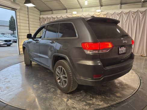 Used 2018 Jeep Grand Cherokee Laredo image 7