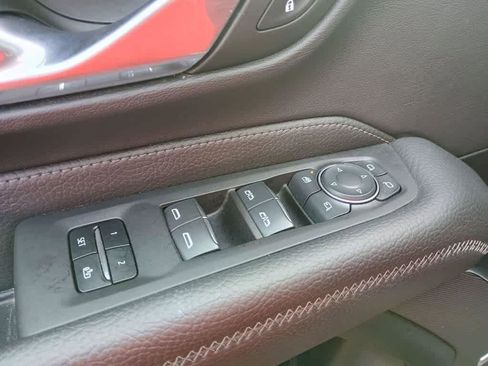 Used 2024 GMC Yukon XL Denali AWD/4WD image 7
