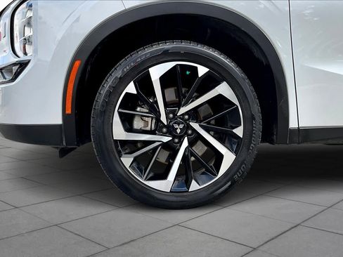 Used 2023 Mitsubishi Outlander SE image 10