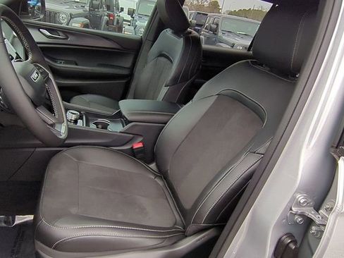 New 2025 Jeep Grand Cherokee L Altitude image 17