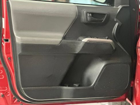 Used 2019 Toyota Tacoma SR5 RWD image 15
