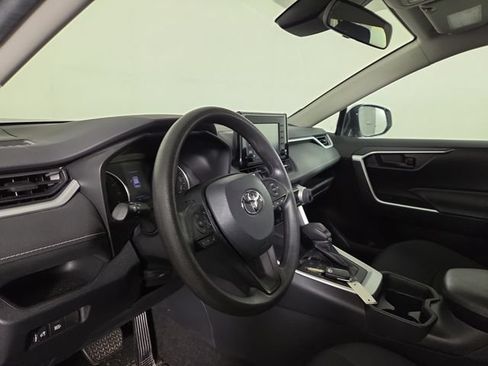 Used 2019 Toyota RAV4 LE w/ Carpet Mat Package FWD image 15
