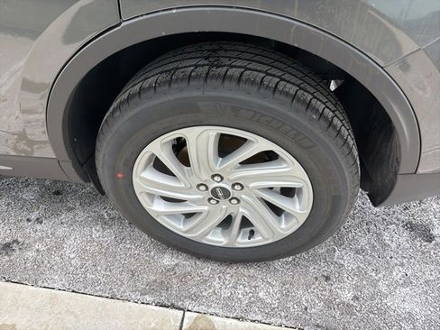 New 2026 Lincoln Corsair Premiere image 6