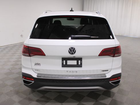 Used 2024 Volkswagen Taos SEL image 28